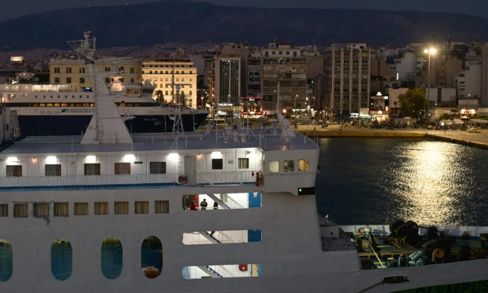 Μηχανική βλάβη στο «Κρήτη ΙΙ» - Άλλαξαν πλοίο οι επιβάτες στο Ηράκλειο
